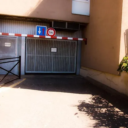 Apartment In Evry